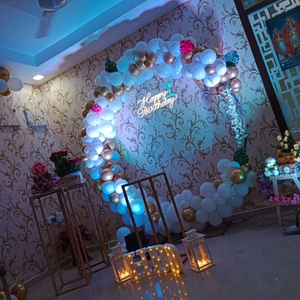 White and Gold Circular Balloon Arch with Neon Sign Kit